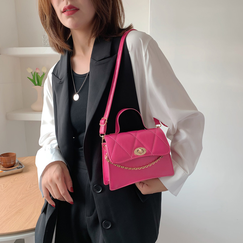 

LW Quilted Chain Decor Crossbody Bag, Rose red