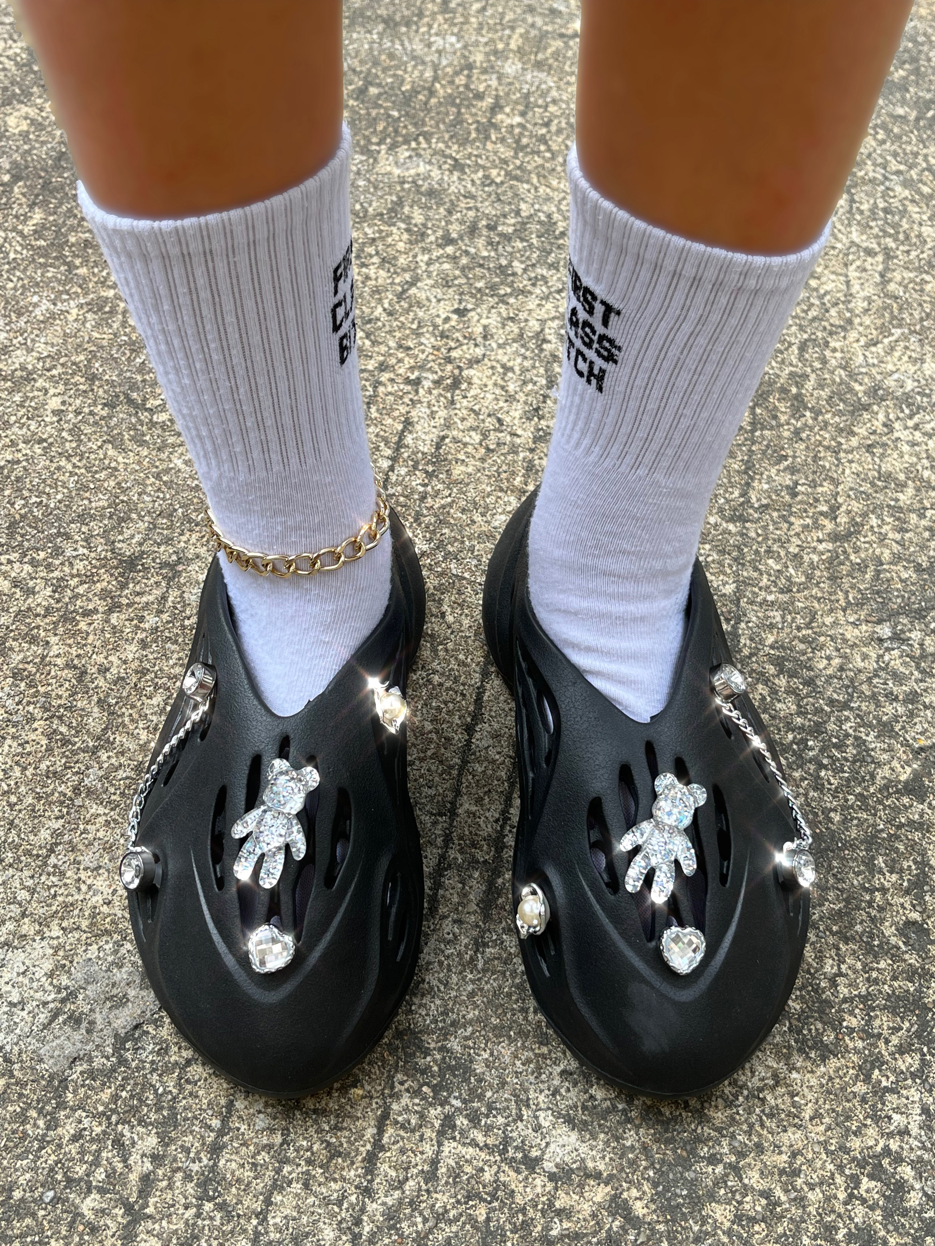 LovelyWholesale Crystal Pierced Flats Summer Stylish Asymmetrical Spring Summer 2024