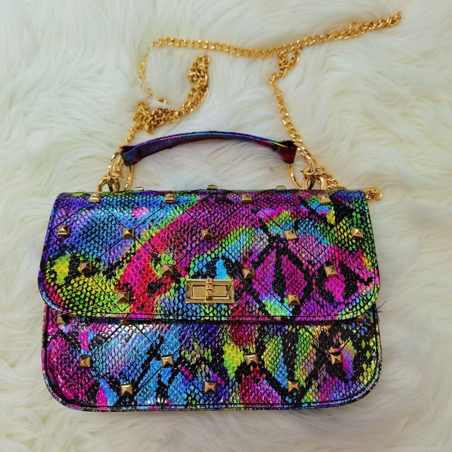 

LW Cobra Print Rivet Decor Shoulder Bag