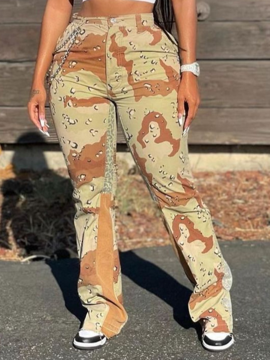 

LW Camo Print Flared Pants