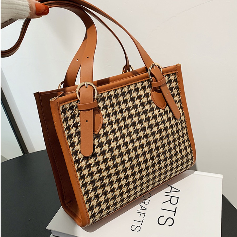 

LW Houndstooth Shoulder Bag, Brown