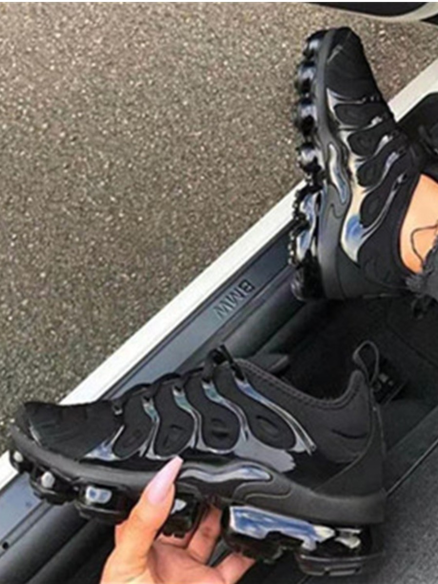 

LW Round Toe Chunky Sole Sneakers, Black