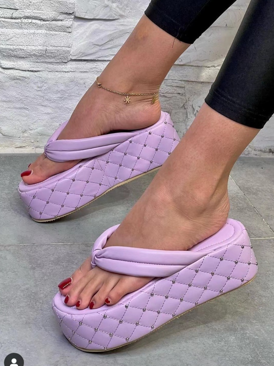 

LW High Sole Rivet Decor Slippers, Violet