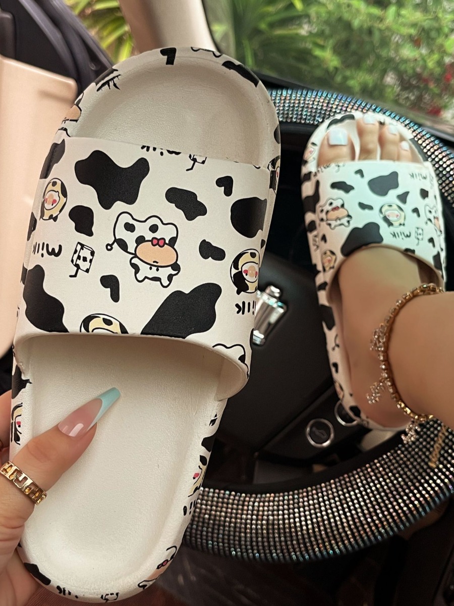 

LW Cartoon Cow Print Slides, White