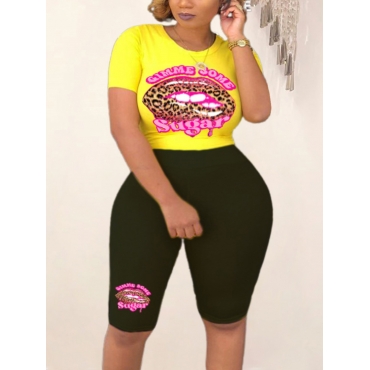 

LW Plus Size Lip Letter Print Shorts Set, Yellow