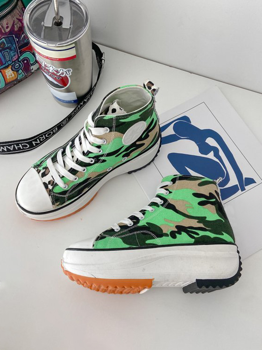 

LW Camo Print Platform Flats, Green