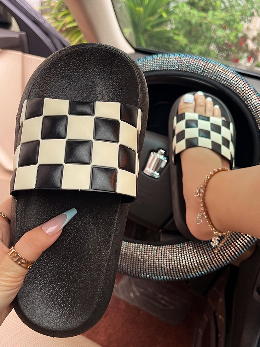 

LW Plaid Pattern Slides, Black & white tartan