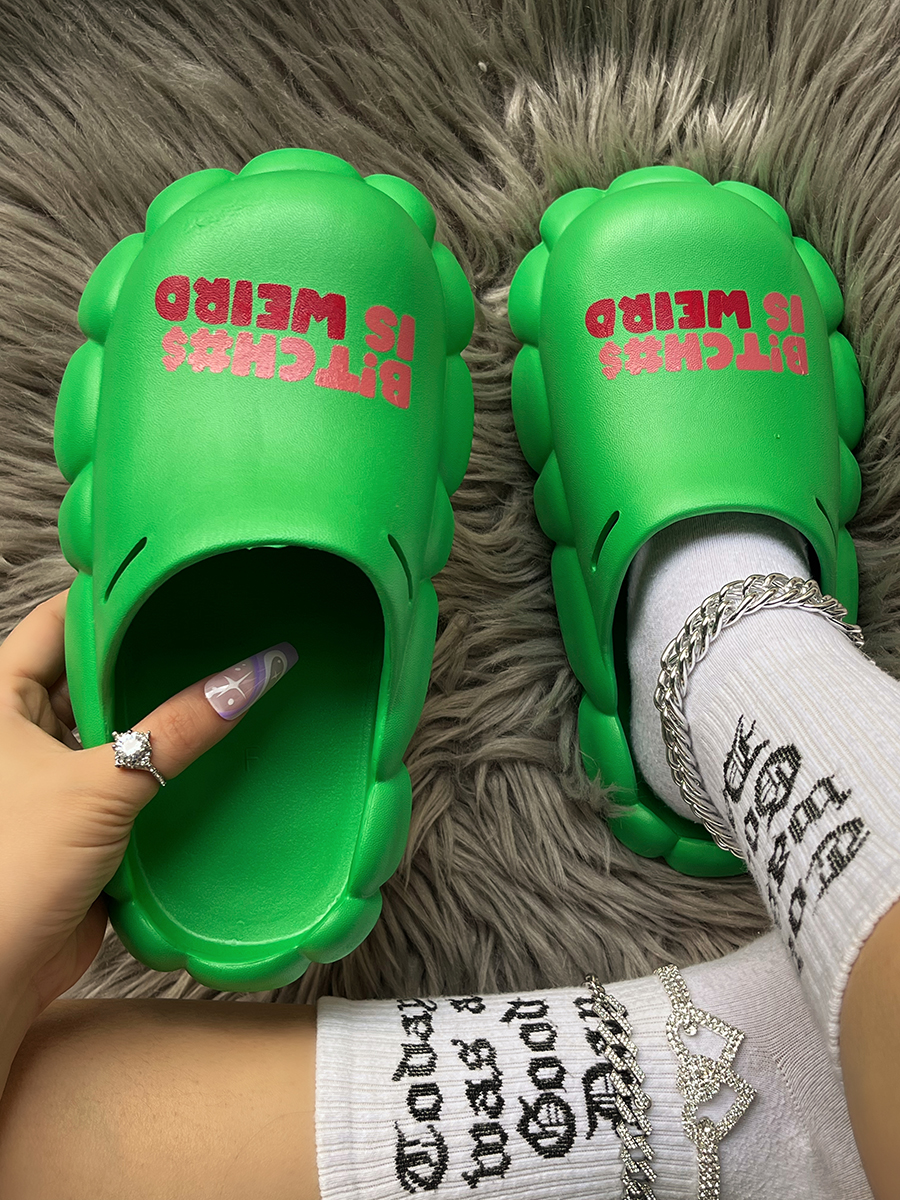 LovelyWholesale Letter Print Cut Out Slippers Summer Casual Spring Summer 2024