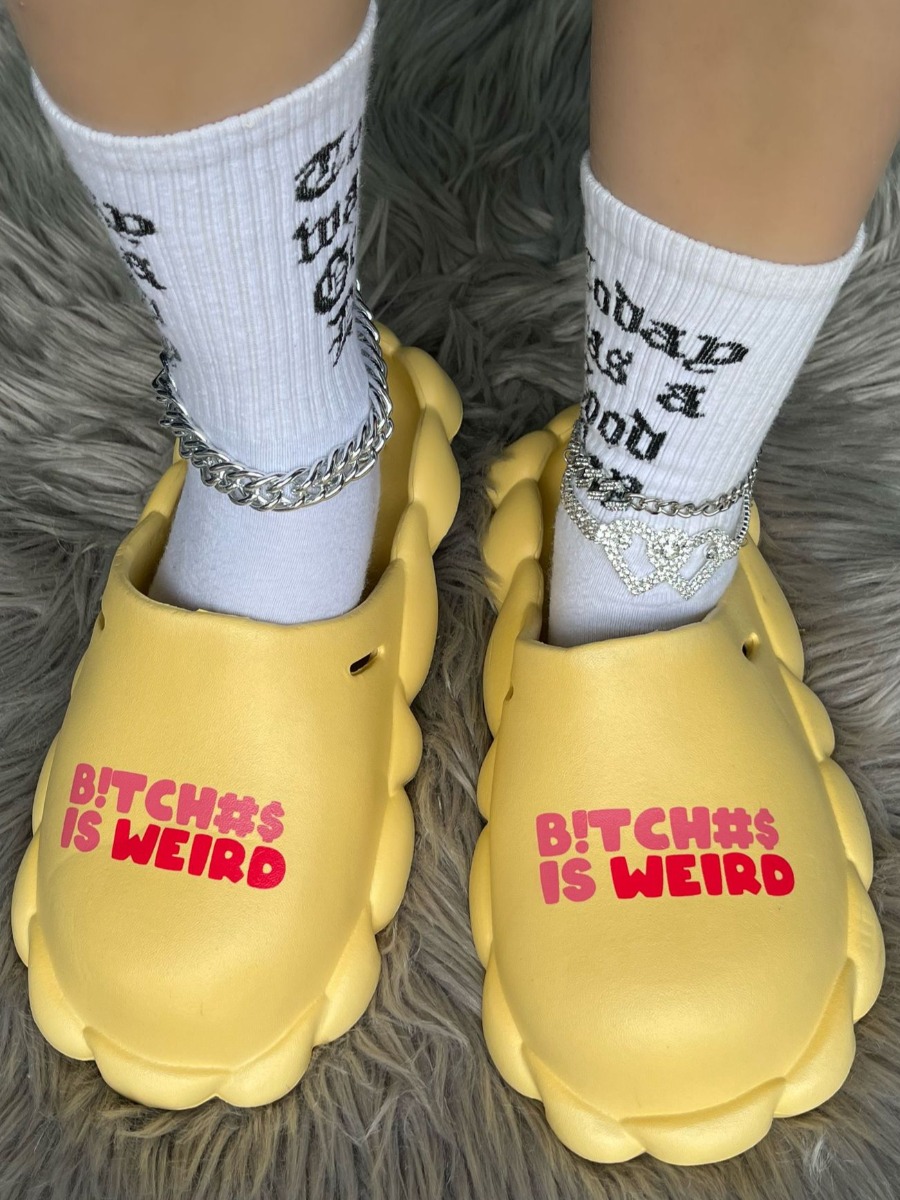 LovelyWholesale Letter Print Cut Out Slippers Summer Casual Spring Summer 2024