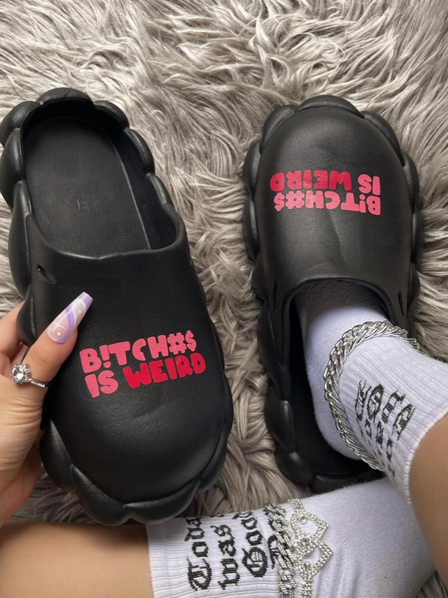 LovelyWholesale Letter Print Cut Out Slides Summer Casual Spring Summer 2024
