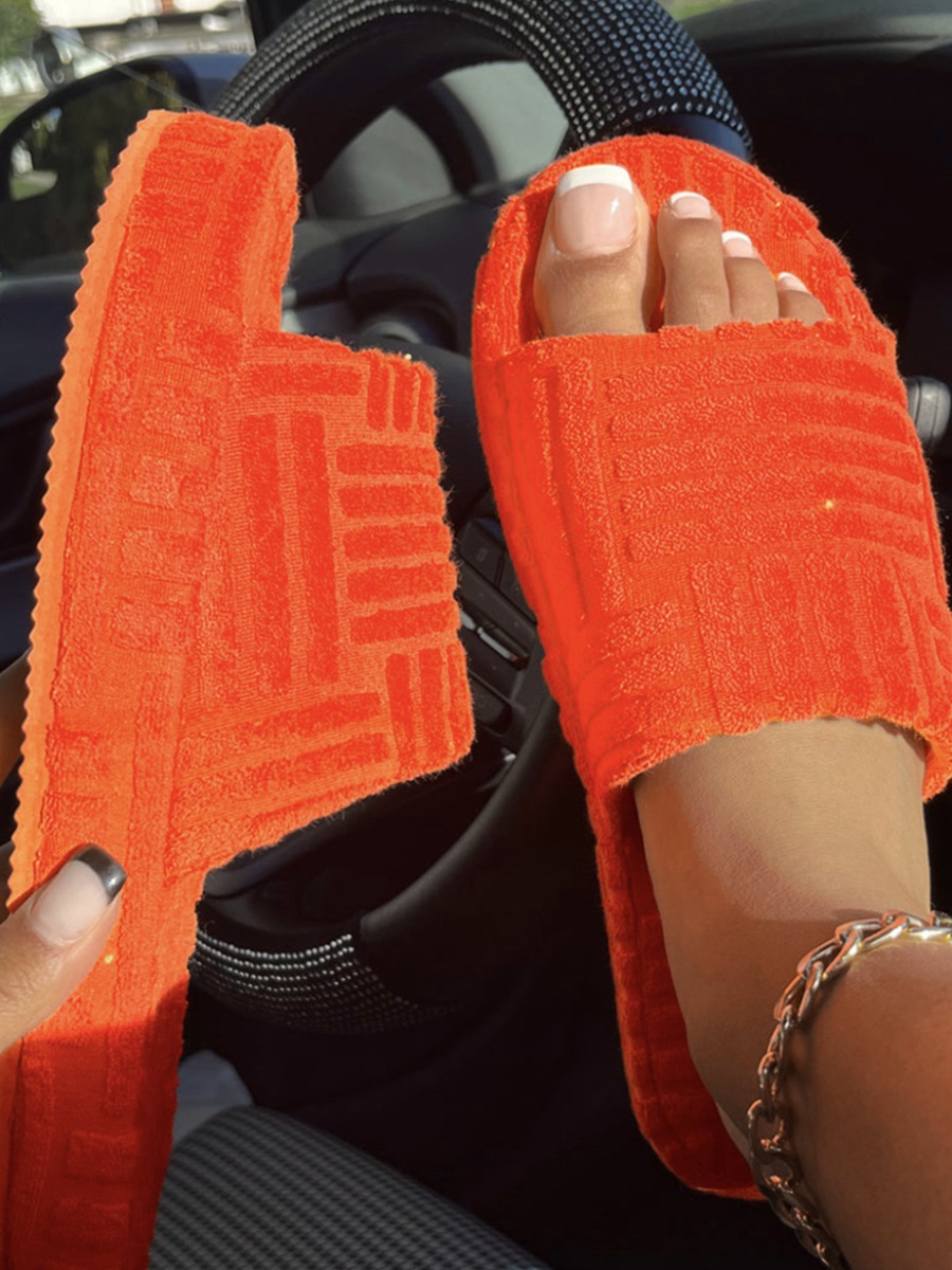 LovelyWholesale Basic Solid Daily Slippers Summer Casual Basic Spring Summer 2024