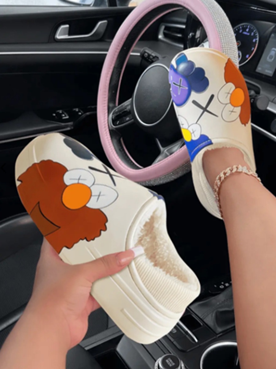 LW Cartoon Print Plush Slippers