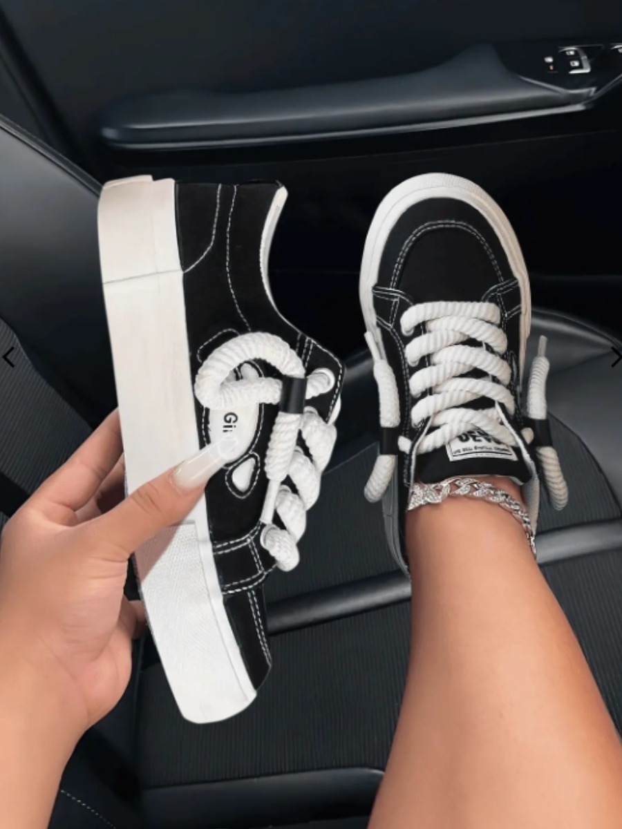 LovelyWholesale Round Toe Letter Decor Sneakers All Seasons Sporty Basic Spring Summer 2024
