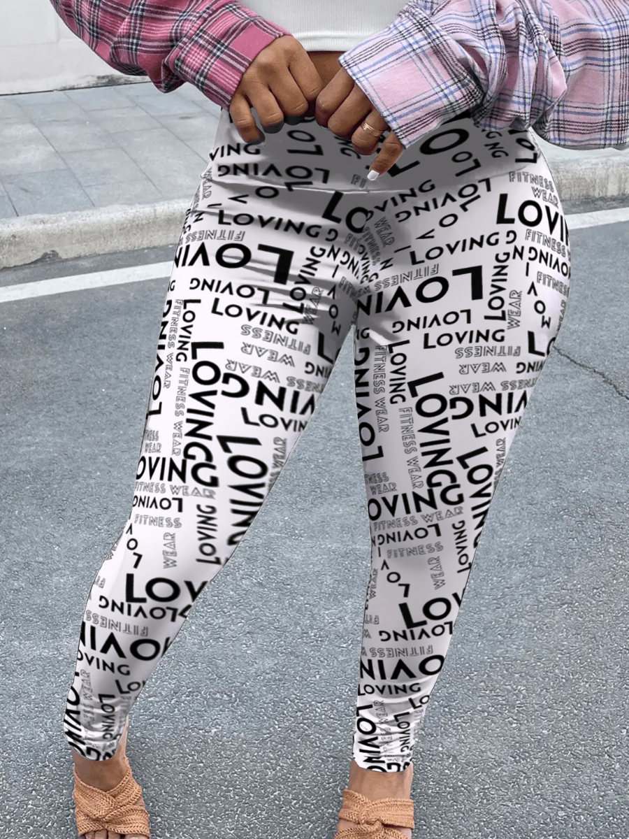 LovelyWholesale Plus Size Newspaper Letter Print Leggings Spring|Fall Street Pattern  3X Spring Summer 2024