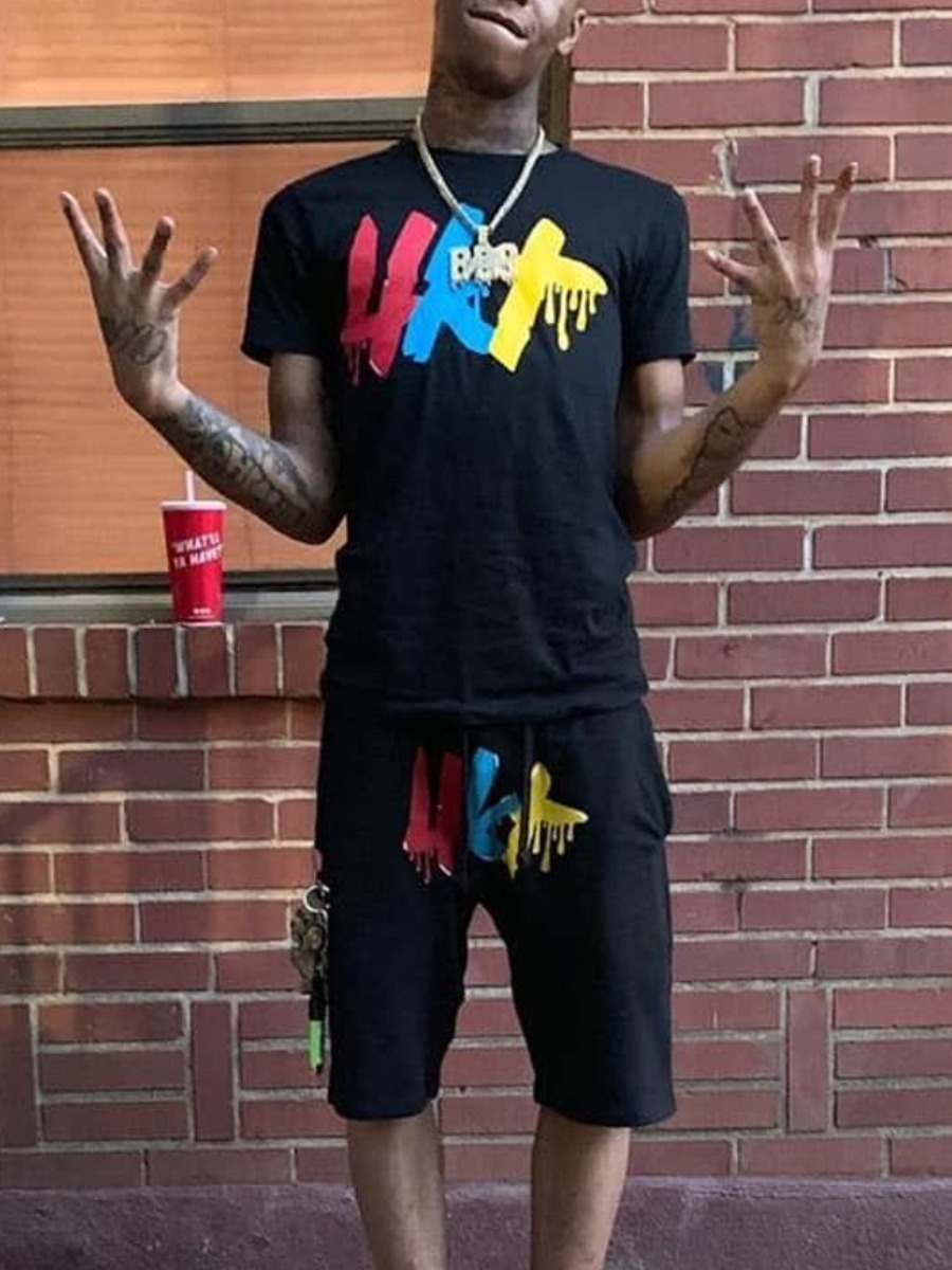 LovelyWholesale BASICS Men Letter Print Drawstring Shorts Set Summer Short Sleeve Casual Basic Round Neck Spring Summer 2024